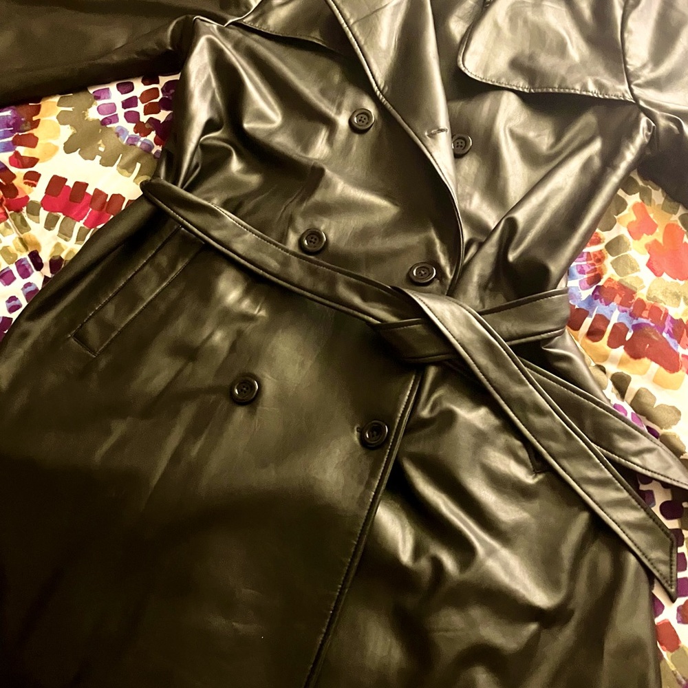 Elegant Black Double-Breasted Women's Coat